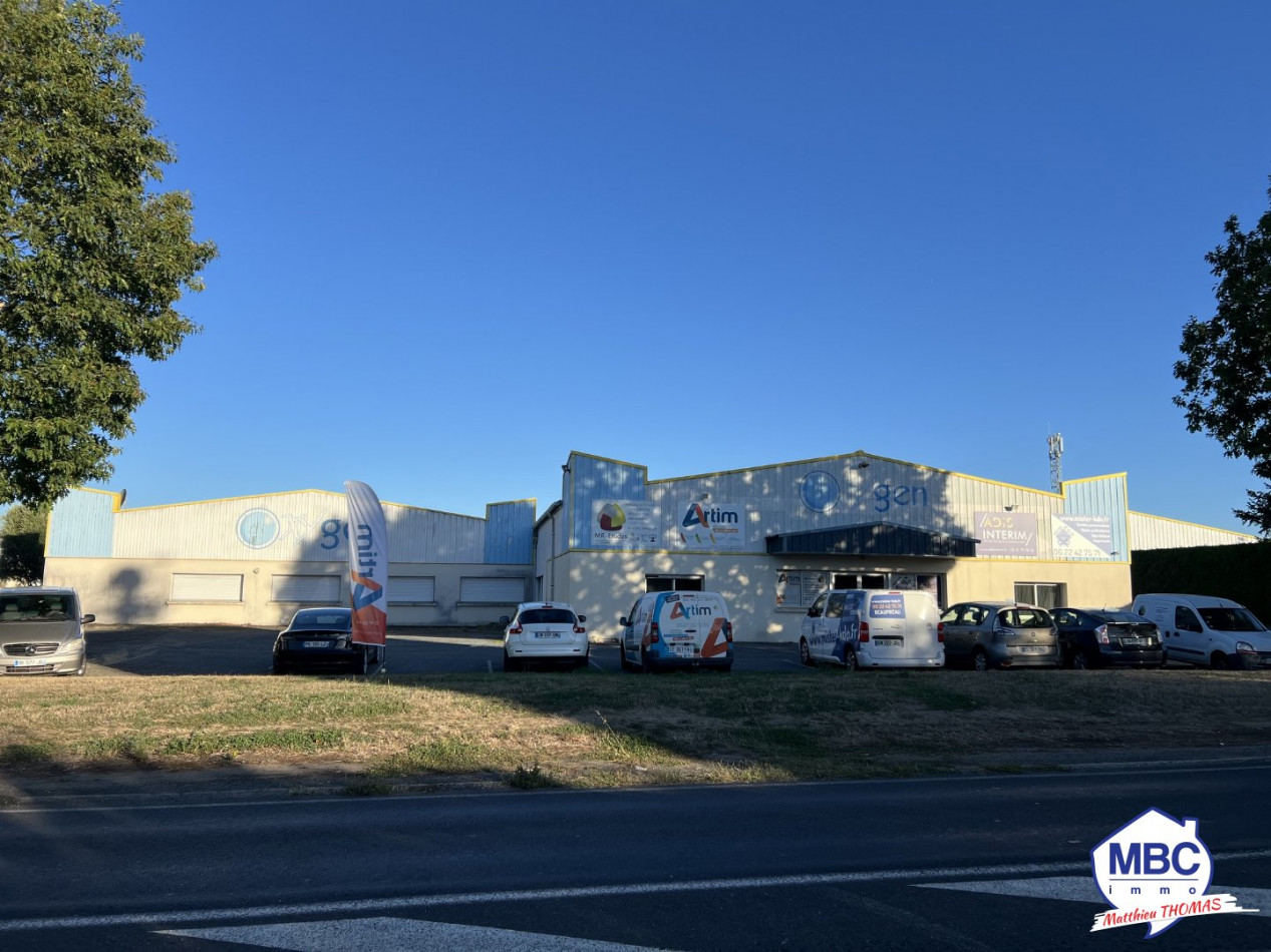 location Local commercial Beaupreau En Mauges - Photo 1