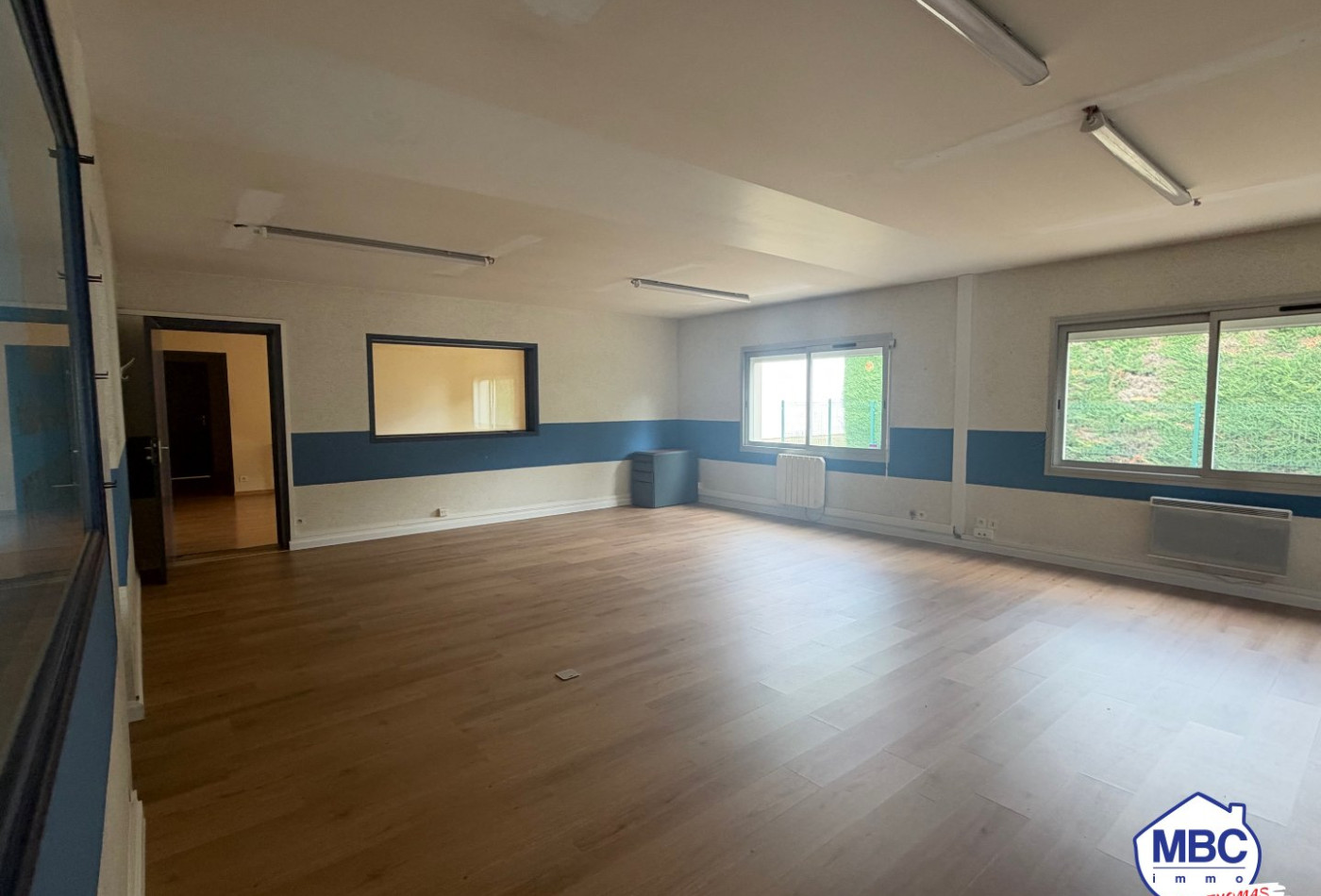 location Local commercial Beaupreau En Mauges - Photo 2