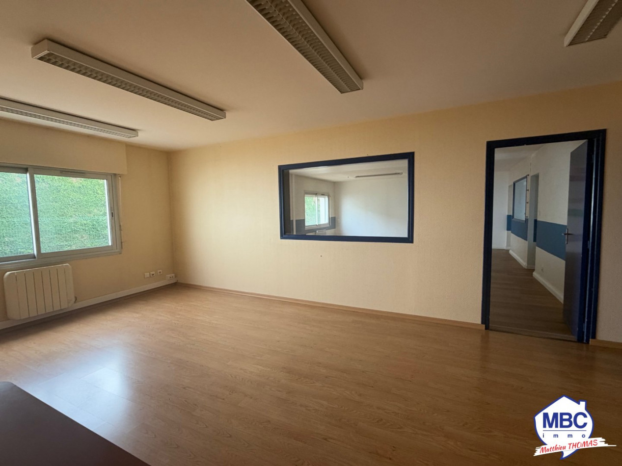 location Local commercial Beaupreau En Mauges - Photo 6