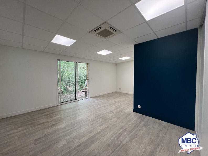 location Local commercial La Seguiniere - Photo 4