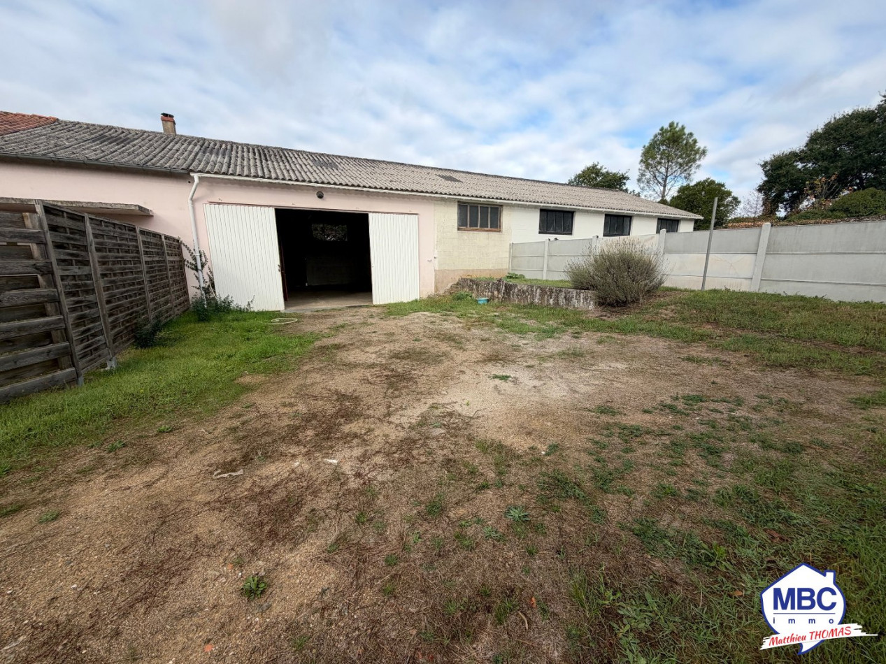 location Local commercial Mauges-sur-loire - Photo 1