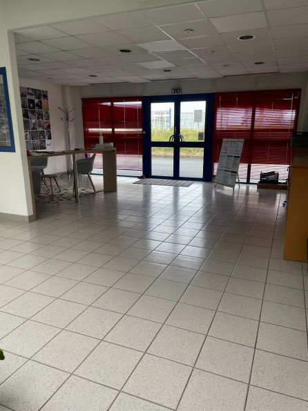 location Locaux d'activité La Seguiniere - Photo 3