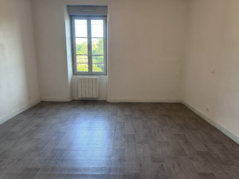 location Appartement Montfaucon - Photo 5