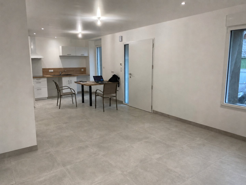 location Maison Loublande - Photo 1