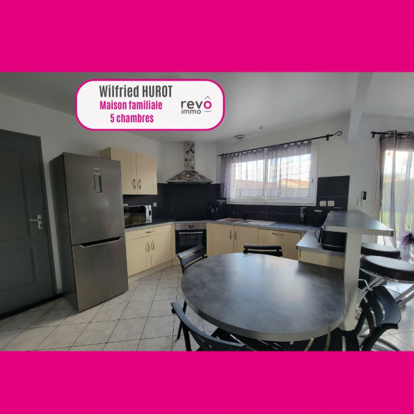vente Maison individuelle Saint Pierre Montlimart - Photo 1