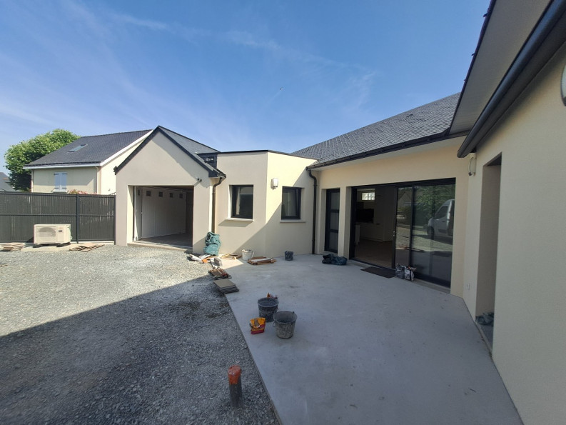 location Maison Beaucouze - Photo 1
