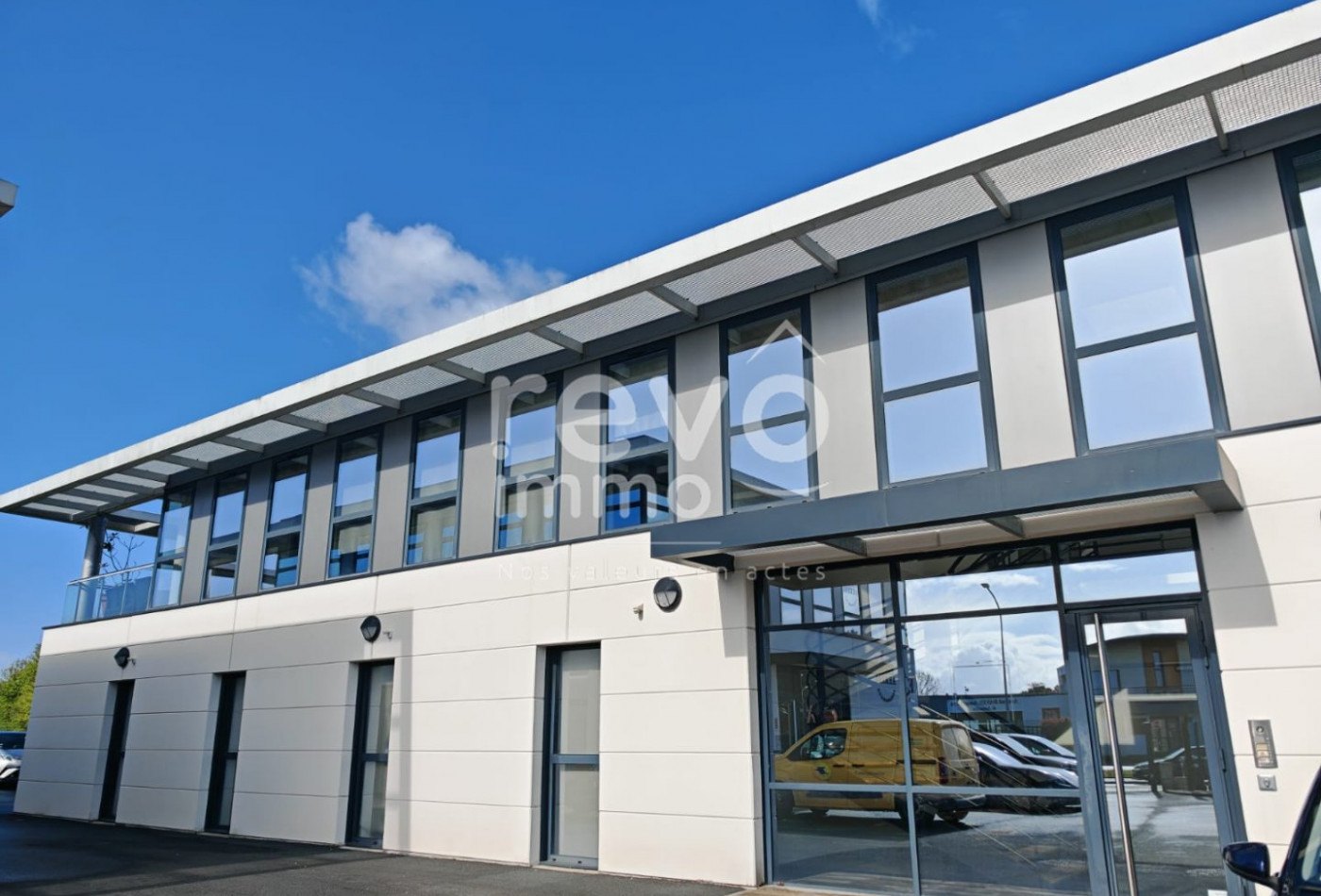 vente Entrepots et bureaux Beaucouze - Photo 1