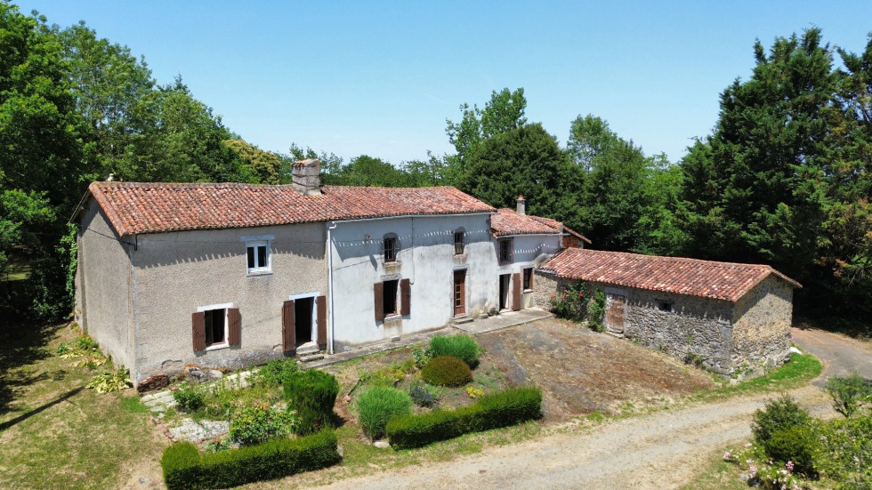 vente Maison en pierre La Ronde - Photo 1