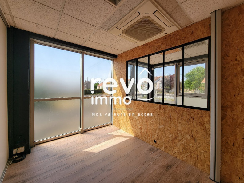 vente Locaux d'activité Le Fuilet - Photo 3