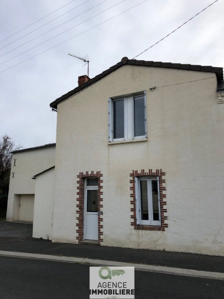 location Maison Saint Pierre Montlimart - Photo 1