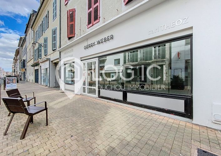 location Local commercial Pau