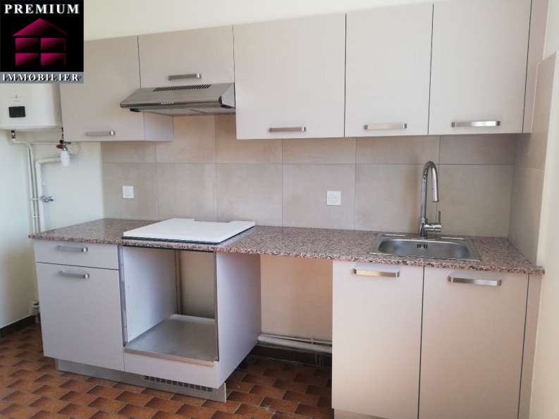 location Appartement Saint Esteve - Photo 2