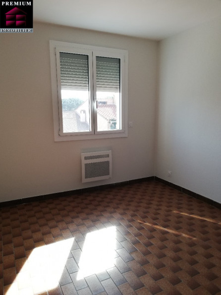 location Appartement Saint Esteve - Photo 4