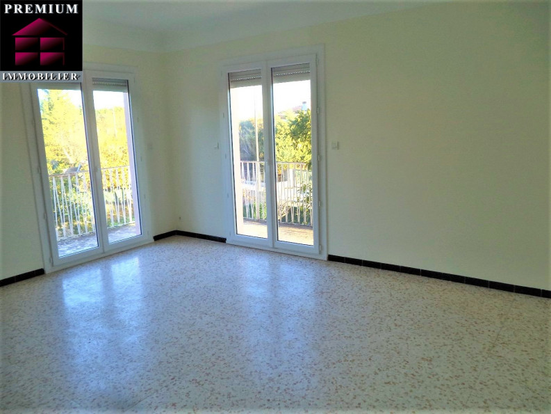 location Appartement Saint Esteve - Photo 2
