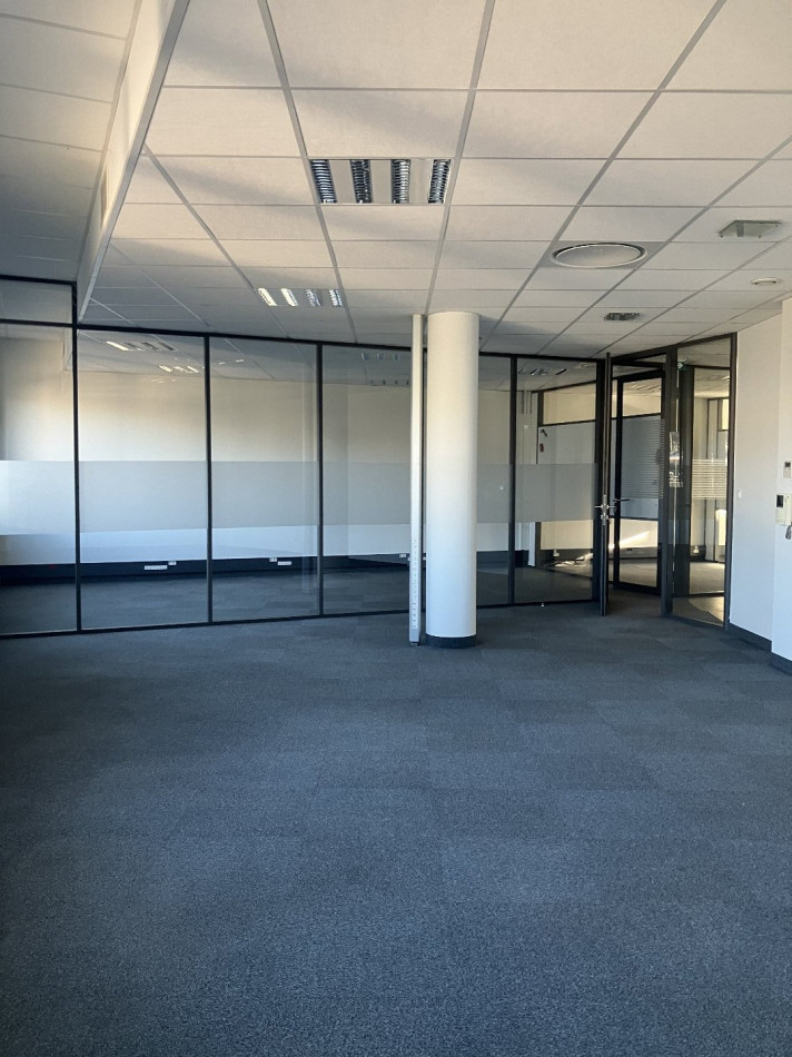 à louer Bureau Lyon 7eme Arrondissement - Photo 1