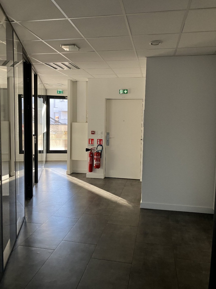 à louer Bureau Lyon 7eme Arrondissement - Photo 6