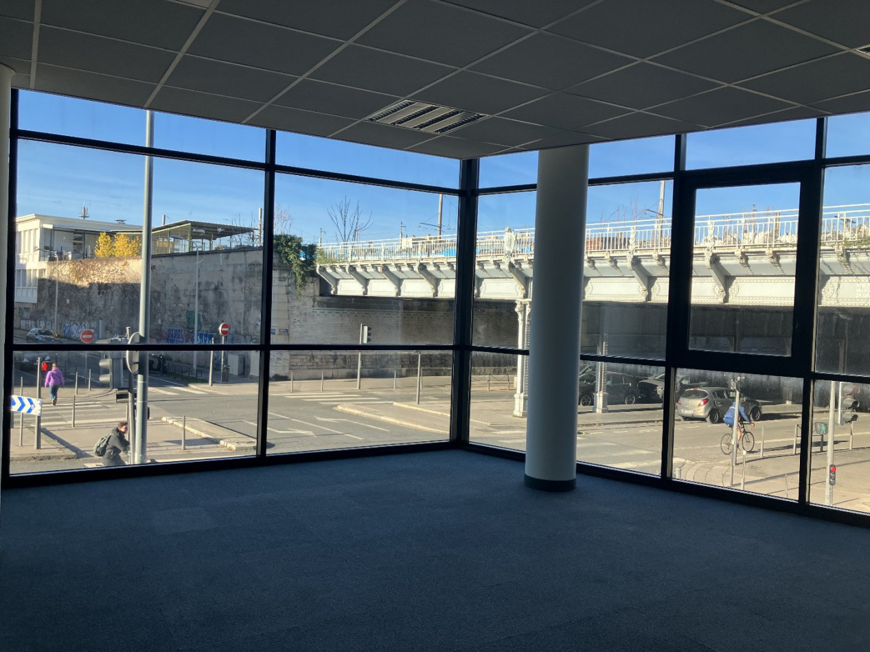 à louer Bureau Lyon 7eme Arrondissement - Photo 3