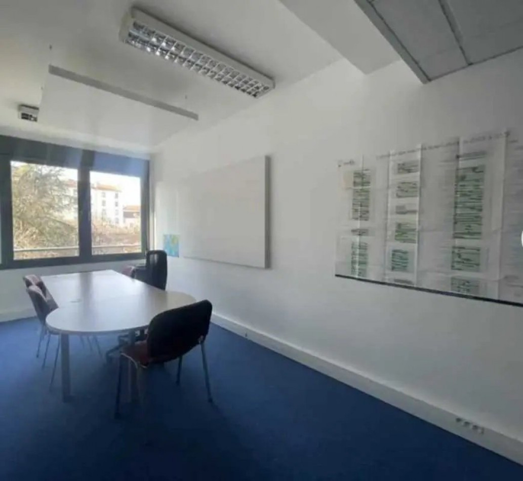 à louer Bureau Lyon 3eme Arrondissement - Photo 4