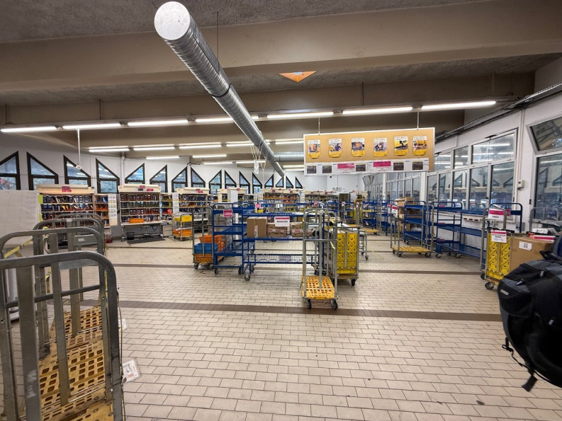 location Local commercial Miribel - Photo 1