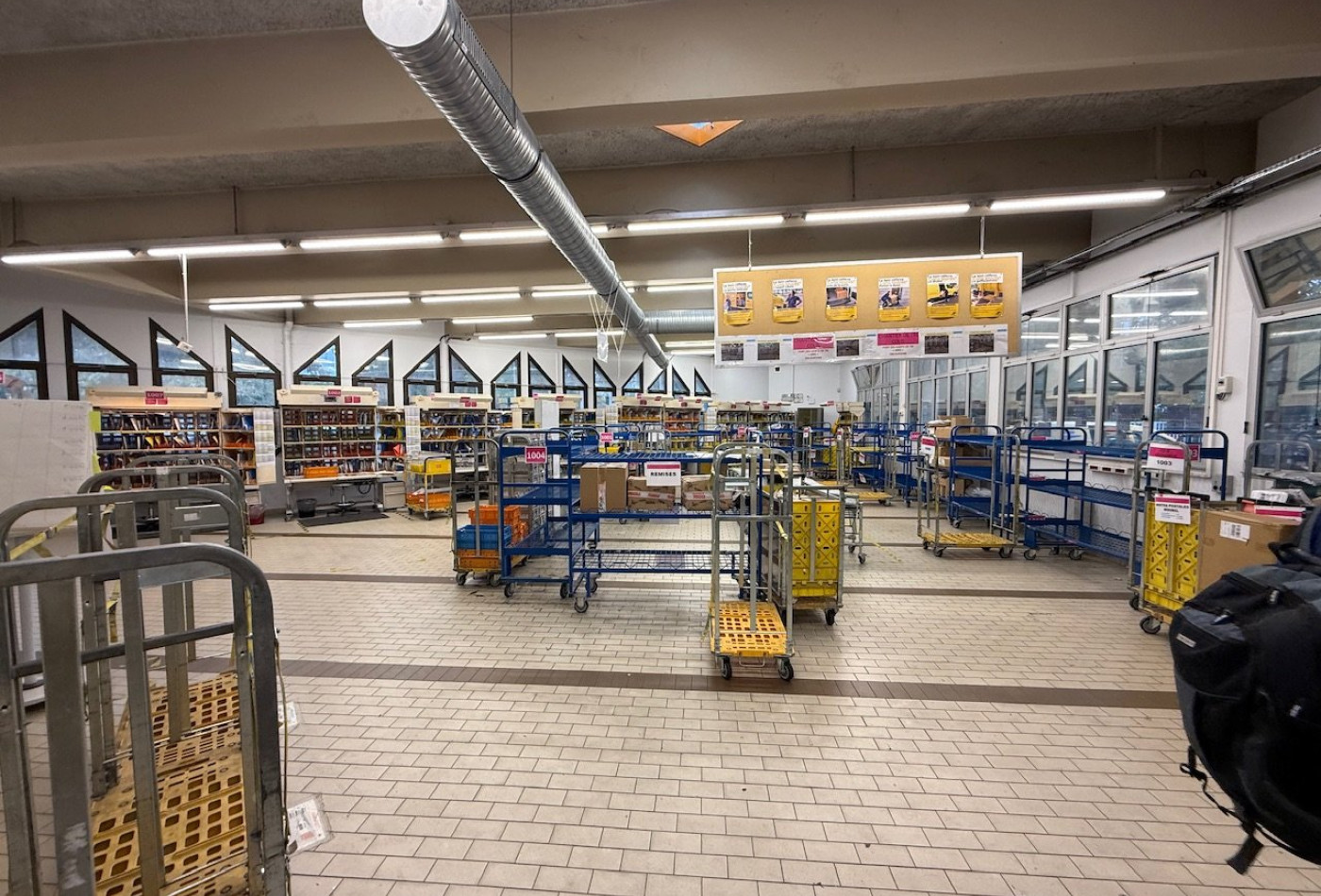 location Local commercial Miribel - Photo 1