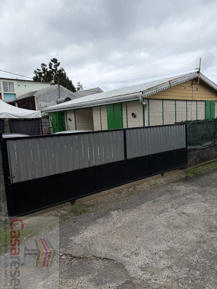 à vendre Immeuble Les Avirons - Photo 1