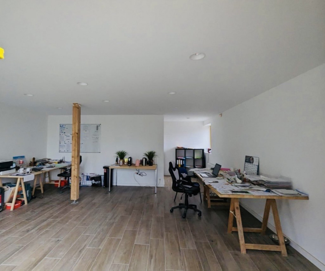 for sale Entrepot Merlevenez - Photo 2