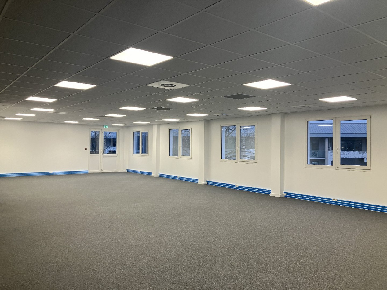 à vendre Bureau Bron - Photo 1