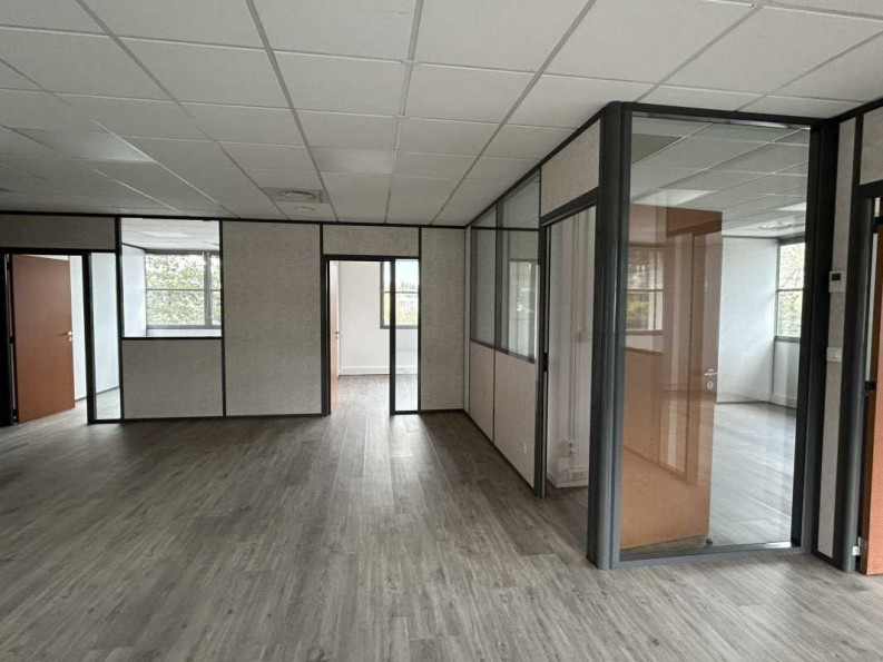 location Bureau Saint Genis Laval - Photo 4