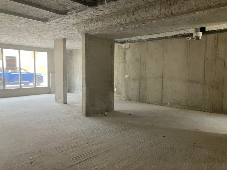 location Local commercial Saint Bonnet De Mure - Photo 10