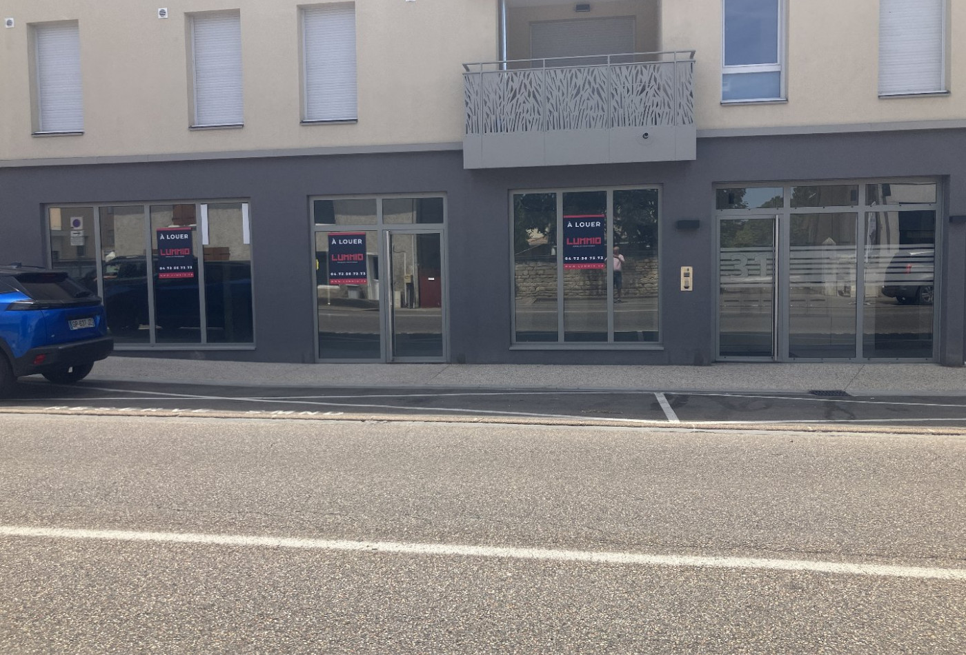 location Local commercial Saint Bonnet De Mure - Photo 1