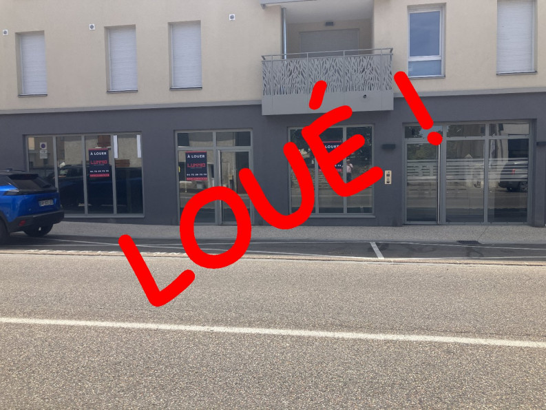 location Local commercial Saint Bonnet De Mure - Photo 1