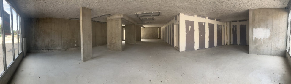 location Local commercial Saint Bonnet De Mure - Photo 2