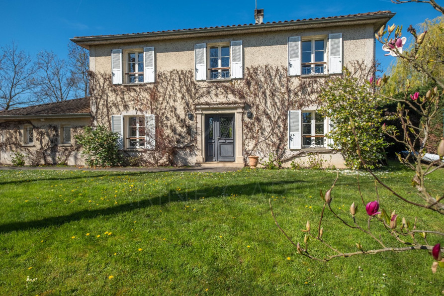 vente Maison de caractère Charbonnieres Les Bains - Photo 1