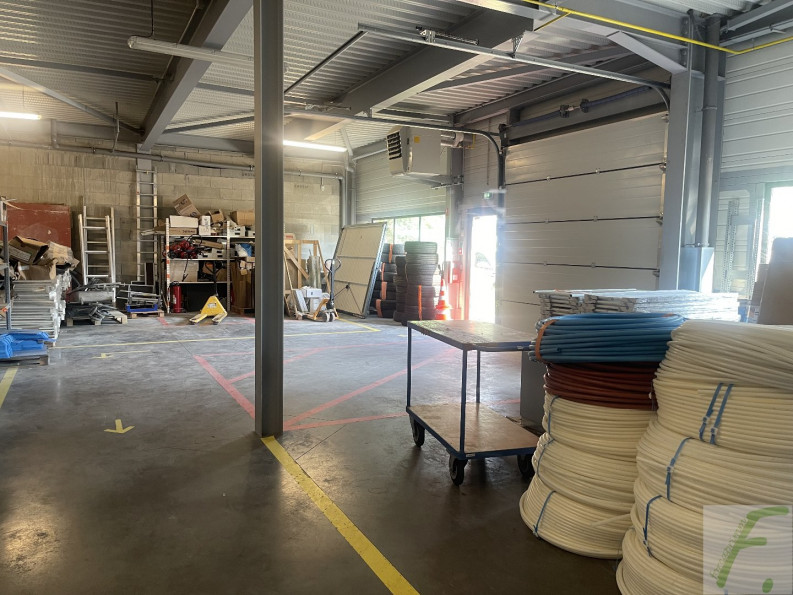 vente Entrepots et bureaux La Terrasse - Photo 2