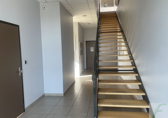 à vendre Entrepots et bureaux La Terrasse