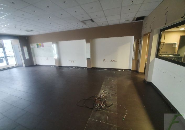 à vendre Local commercial Seynod