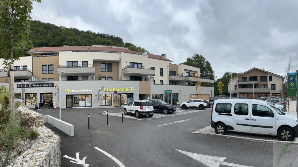 location Local commercial Noyarey - Photo 3