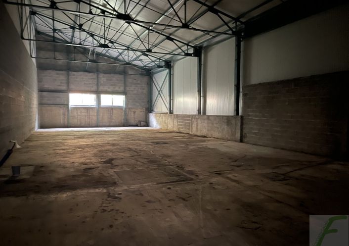 à vendre Entrepot Froges