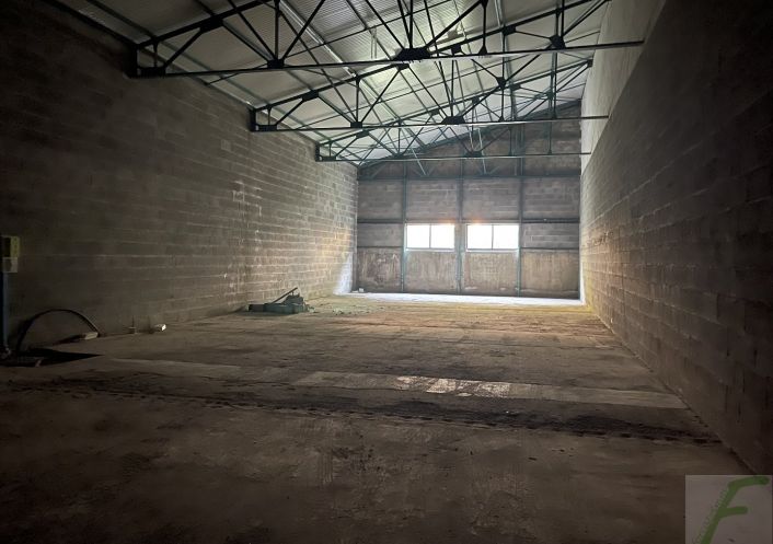 à vendre Entrepot Froges