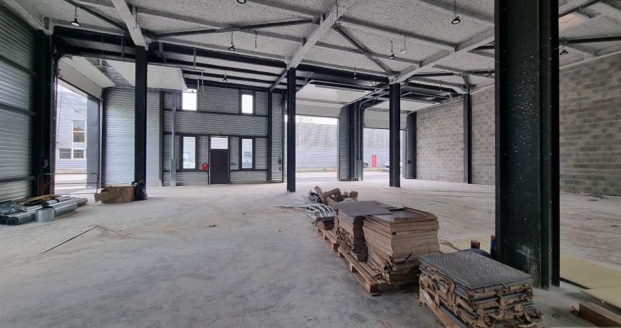 location Entrepots et bureaux Mery