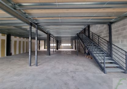 location Entrepots et bureaux Mery