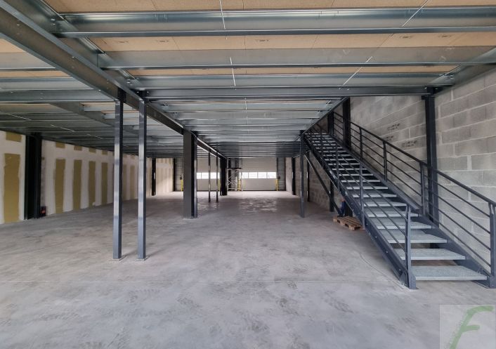 à louer Entrepots et bureaux Mery