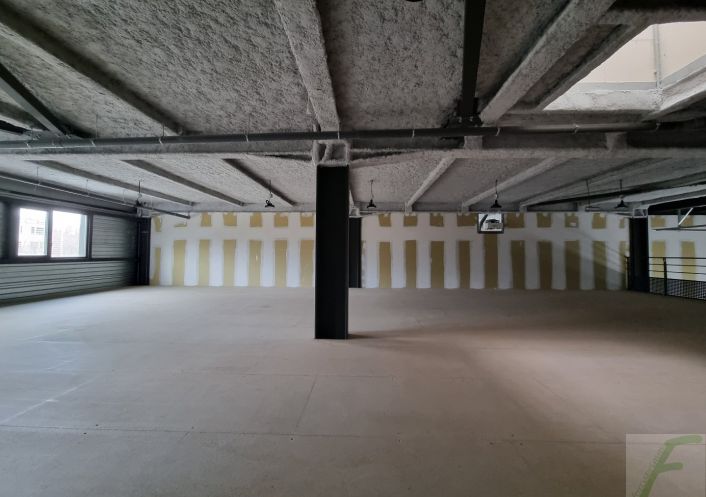 à louer Entrepots et bureaux Mery