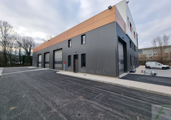 à louer Entrepots et bureaux Mery