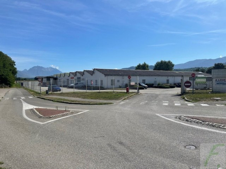 location Locaux d'activité Pontcharra - Photo 1