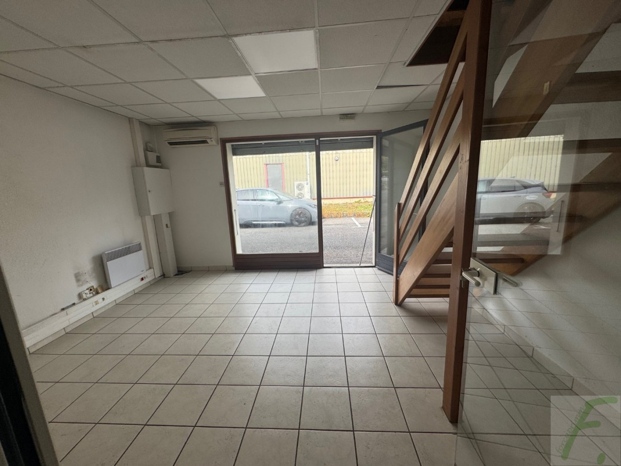 à louer Locaux d'activité Viviers Du Lac - Photo 4