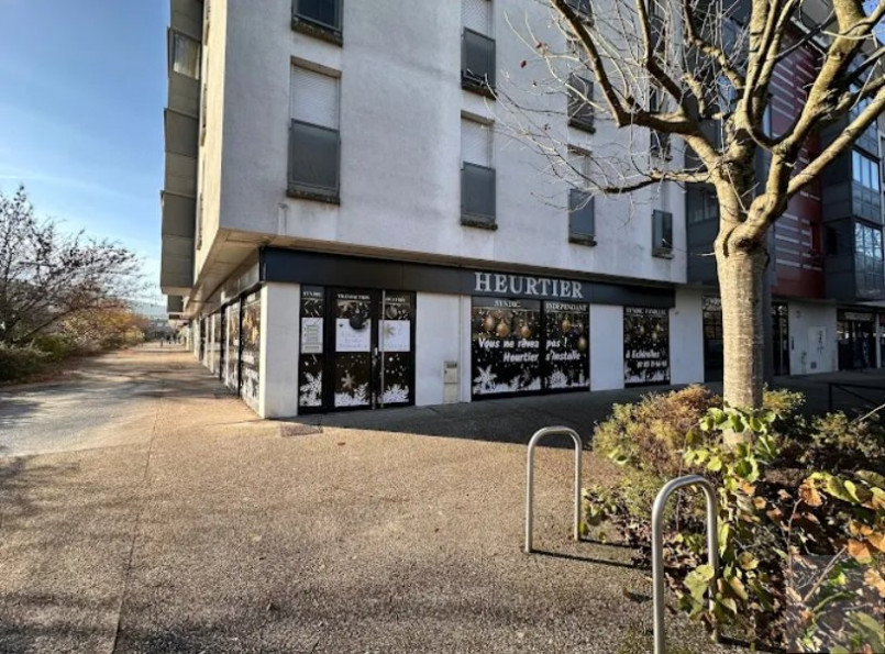 location Local commercial Echirolles - Photo 1