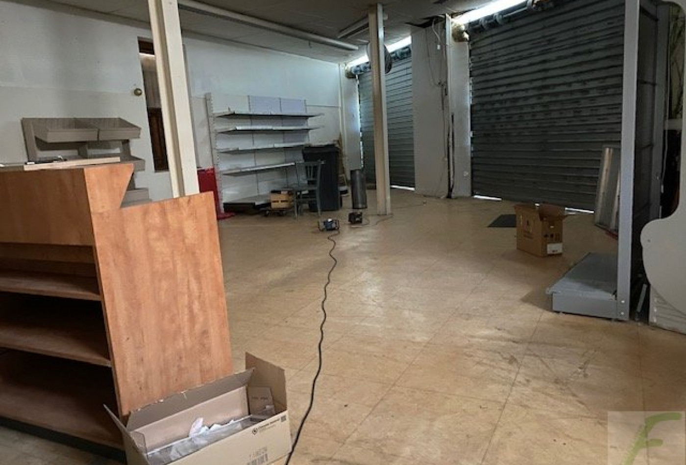 vente Local commercial Tresserve - Photo 3