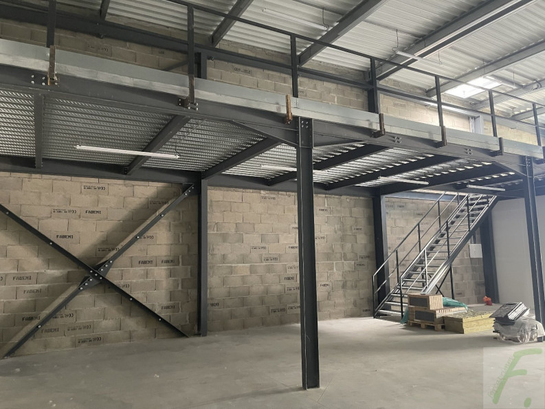 location Entrepots et bureaux Domene - Photo 2