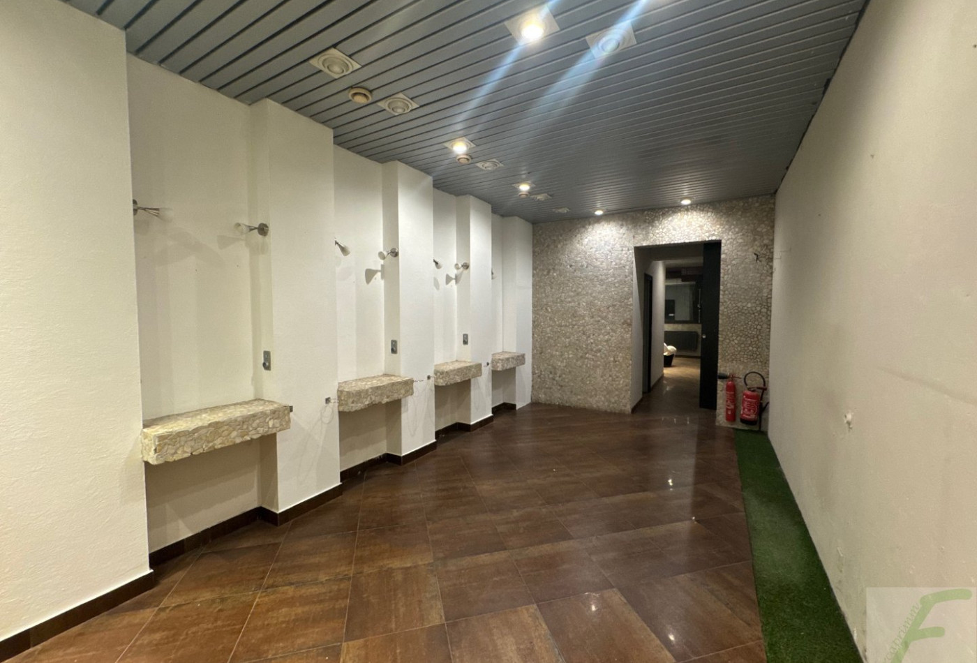 location Local commercial Chambery - Photo 3